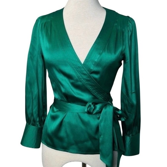 Diane Von Furstenberg Tops - Diane von Furstenberg Green Silk Wrap Blouse Satin V-Neck Tie Waist Top Size 2